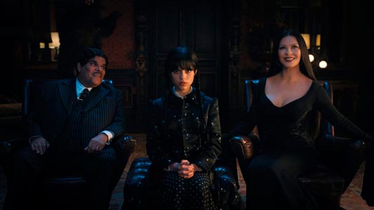 Сериал Уэнсдей - Уэнсдэй в готическом стиле