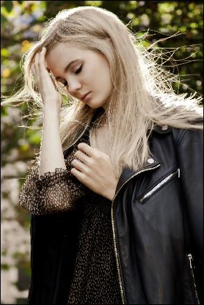 freya-allan-at-a-pho (1200x1800, 285 kБ...)